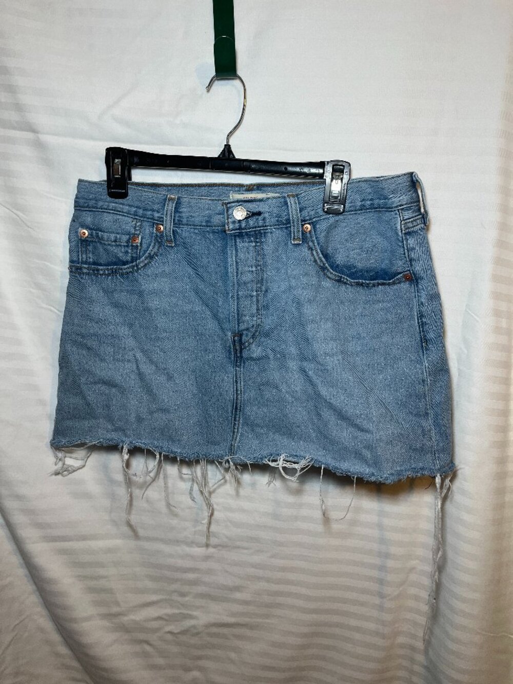Levi’s Icon Denim Skirt Size 31